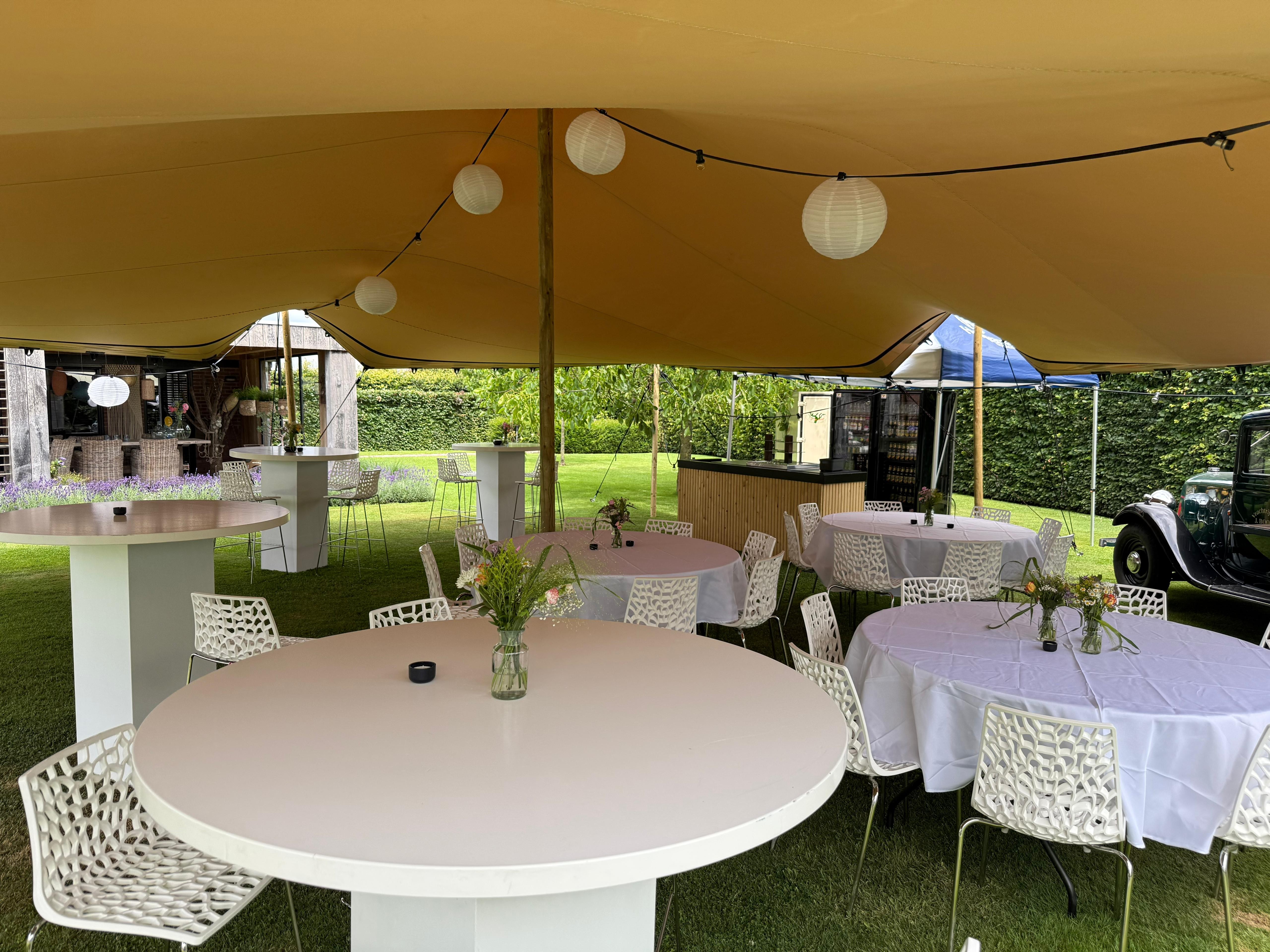 Sfeervol tuinfeest in Merselo – Stretchtent, meubels en decoratie op maat